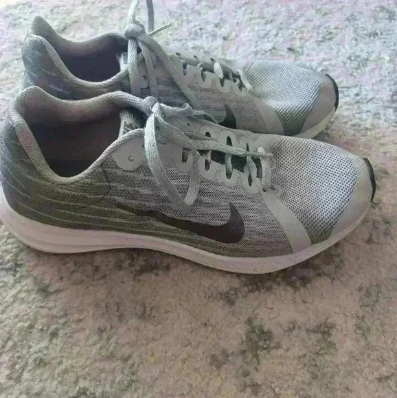 Nike Youth Downshifter 8 Gray Running Shoes Wide Lightweight Athletic Sneaker 7Y - Picture 4 of 14